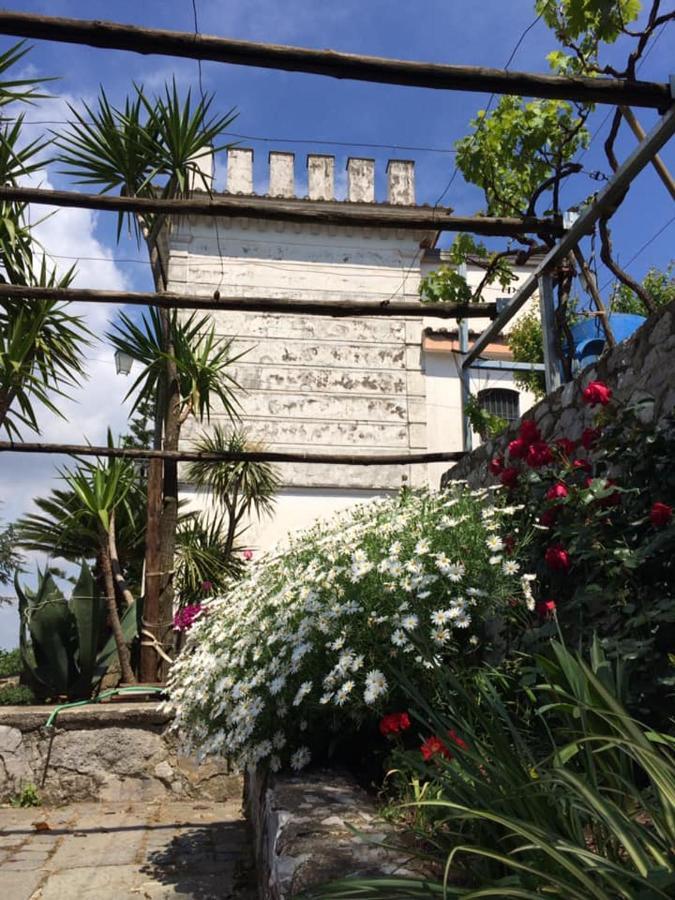 مبيت وإفطار Cava deʼ Tirreni La Torretta Bianca المظهر الخارجي الصورة