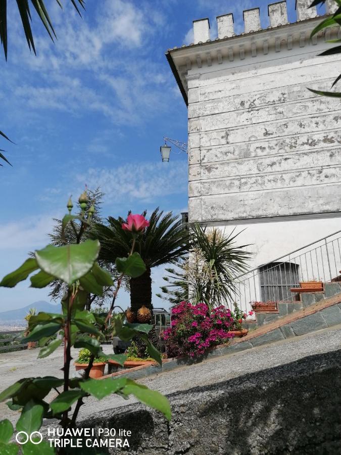 مبيت وإفطار Cava deʼ Tirreni La Torretta Bianca المظهر الخارجي الصورة
